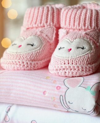 Jak nosić beżowe botki?